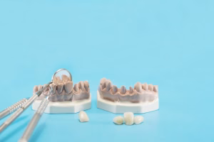A model of a dental implant on a blue background.
